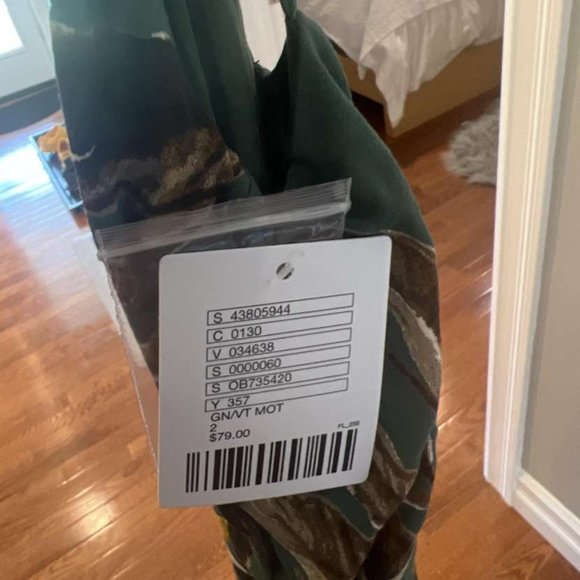 "Stand out this summer in a brand new green Urban Outfiters sun/summer dress-NWT - Picture 2 of 4